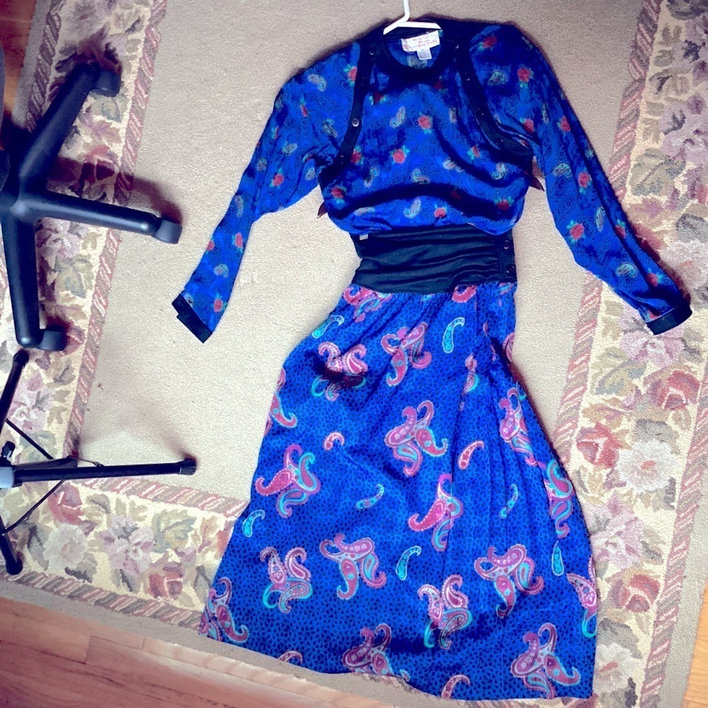 Oscar de la Renta vintage skirt set. Size 4. Blue print with black accents